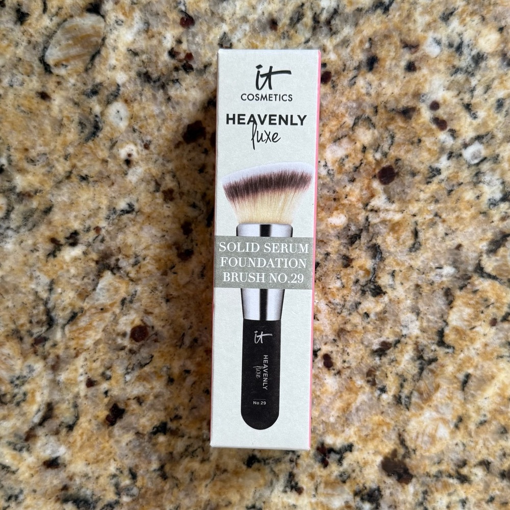 IT Cosmetics Heavenly Luxe Solid Serum Foundation Brush No.29 - 🆕